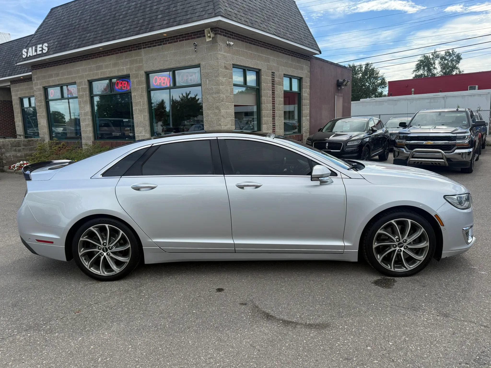 Used 2017 Lincoln MKZ Reserve w/ Luxury Package AWD/4WD image 4