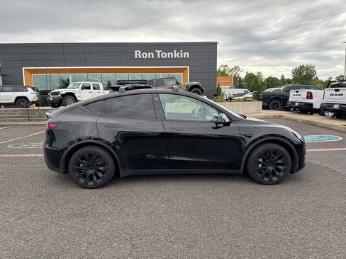 Used 2021 Tesla Model Y Long Range AWD/4WD image 9
