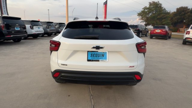 Certified 2025 Chevrolet Trax RS w/ Sunroof Package FWD image 7
