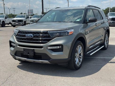 Used 2020 Ford Explorer XLT w/ Equipment Group 202A AWD/4WD image 8