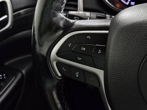 Used 2020 Jeep Grand Cherokee Altitude RWD image 20
