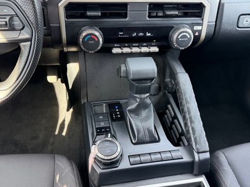 Certified 2025 Toyota Tacoma SR5 AWD/4WD image 21