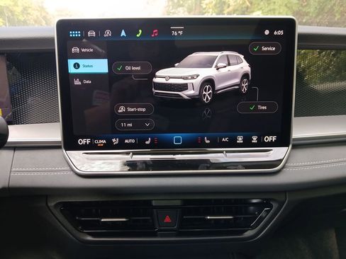 New 2025 Volkswagen Tiguan SE image 18