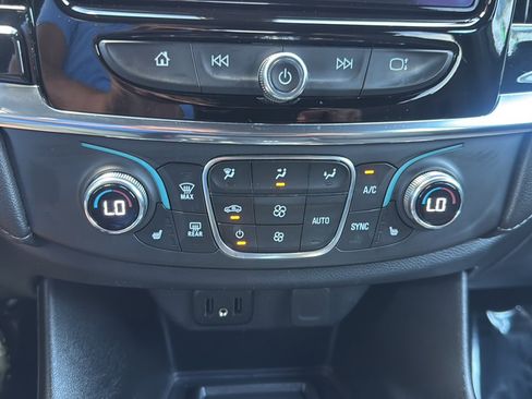 Used 2023 Chevrolet Traverse LT AWD/4WD image 39