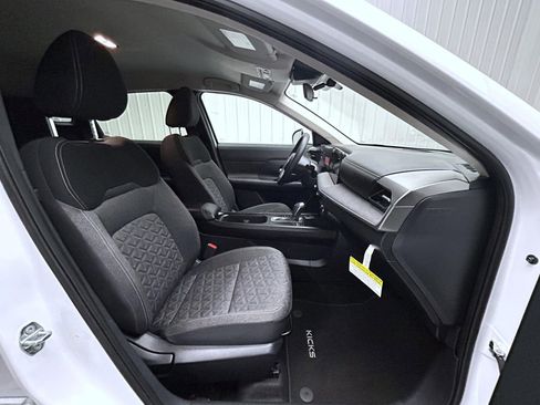 Used 2025 Nissan Kicks SV image 15