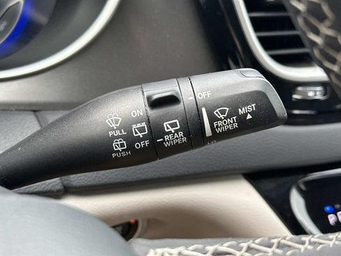 Used 2024 Chrysler Pacifica Touring-L FWD image 25