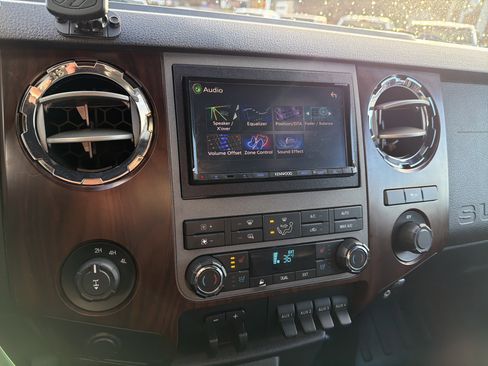 Used 2011 Ford F350 Lariat w/ Lariat Interior Pkg image 18