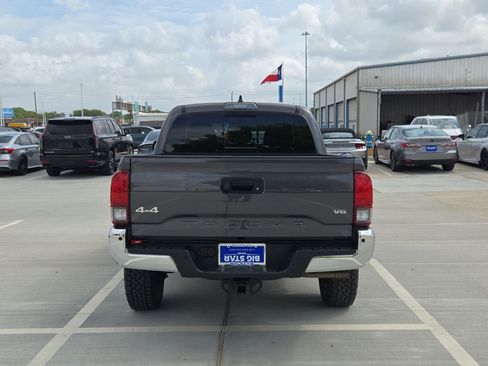 Used 2023 Toyota Tacoma SR5 AWD/4WD image 5