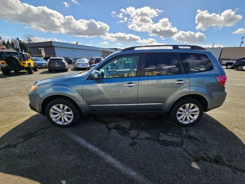 Used 2011 Subaru Forester 2.5X Premium image 5