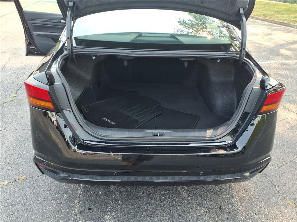 Used 2025 Nissan Altima 2.5 SV FWD image 30