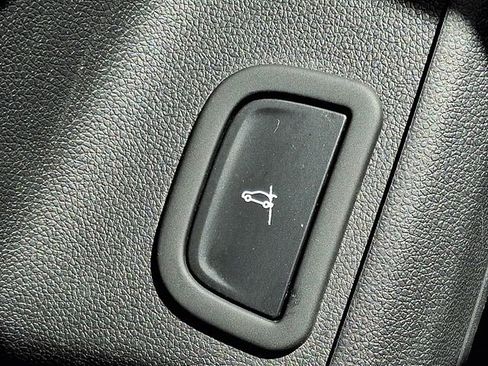 Certified 2025 Chevrolet Traverse LT FWD image 23