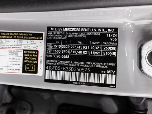 Used 2025 Mercedes-Benz GLE 450 4MATIC w/ AMG Line Exterior image 39