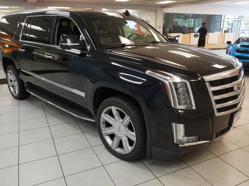 Used 2018 Cadillac Escalade ESV Luxury AWD/4WD image 15
