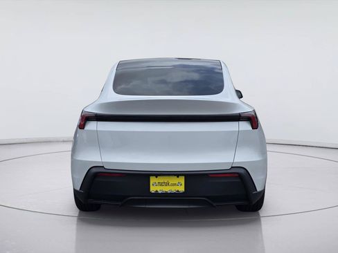 Used 2026 Tesla Model Y 2WD image 7