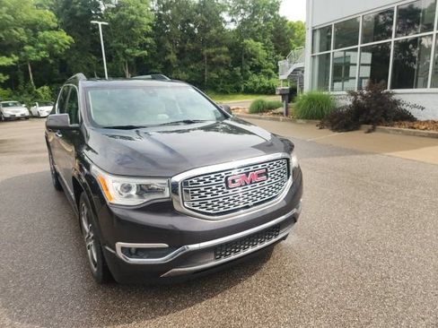 Used 2018 GMC Acadia Denali w/ Technology Package AWD/4WD image 4