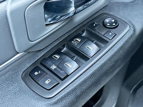 Used 2021 RAM 1500 Classic SLT image 18