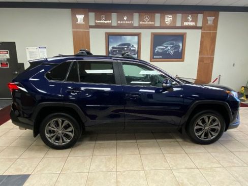 Used 2022 Toyota RAV4 XLE Premium AWD/4WD image 5
