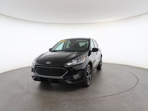 Used 2022 Ford Escape SE w/ SE Sport Appearance Package image 32