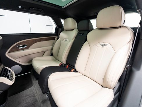 Certified 2024 Bentley Bentayga Extended Wheelbase image 25