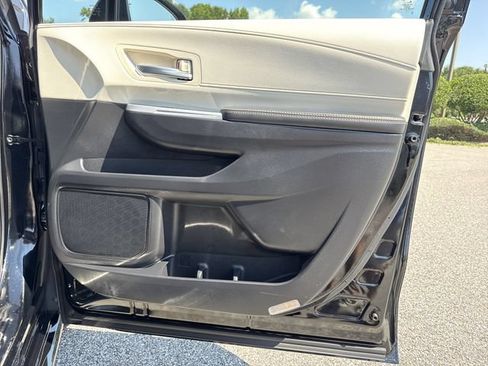 Used 2025 Toyota Sienna Limited AWD/4WD image 33