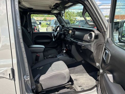 Used 2022 Jeep Wrangler Unlimited Sport AWD/4WD image 9