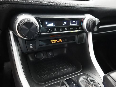 Used 2021 Toyota RAV4 LE FWD image 18
