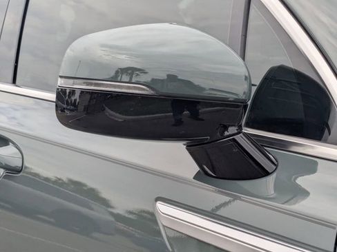 Certified 2025 Kia Sorento EX w/ EX Panoramic Sunroof Package FWD image 13