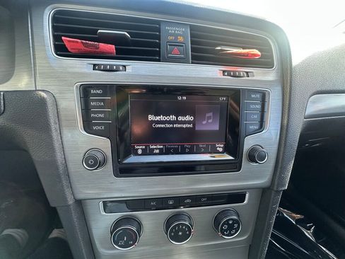 Used 2015 Volkswagen Golf Launch Edition image 23