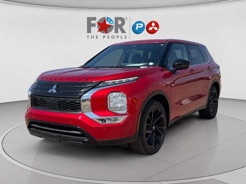 Used 2024 Mitsubishi Outlander SE Black Edition image 1