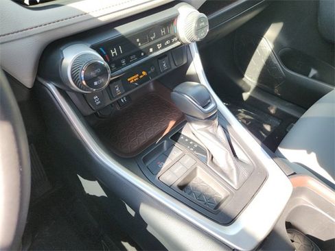 Used 2019 Toyota RAV4 Limited image 24