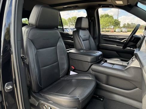 Used 2023 GMC Yukon XL Denali AWD/4WD image 33