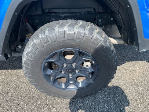 Used 2023 Jeep Gladiator Sport AWD/4WD image 4