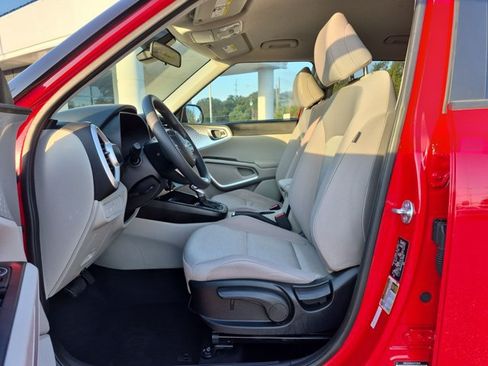 Used 2025 Kia Soul LX FWD image 15