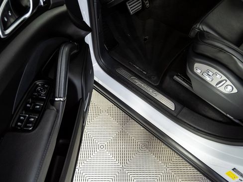 Used 2015 Porsche Cayenne S image 8