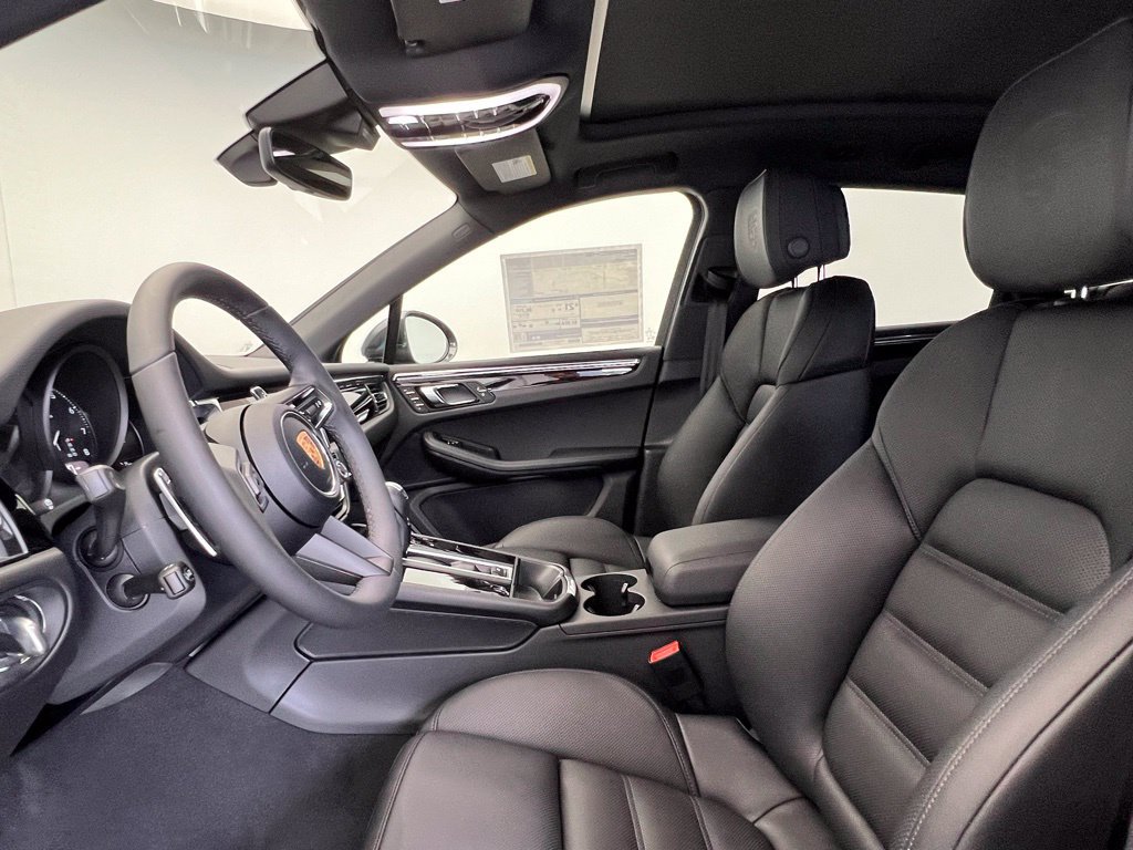 Used 2026 Porsche Macan AWD/4WD image 5