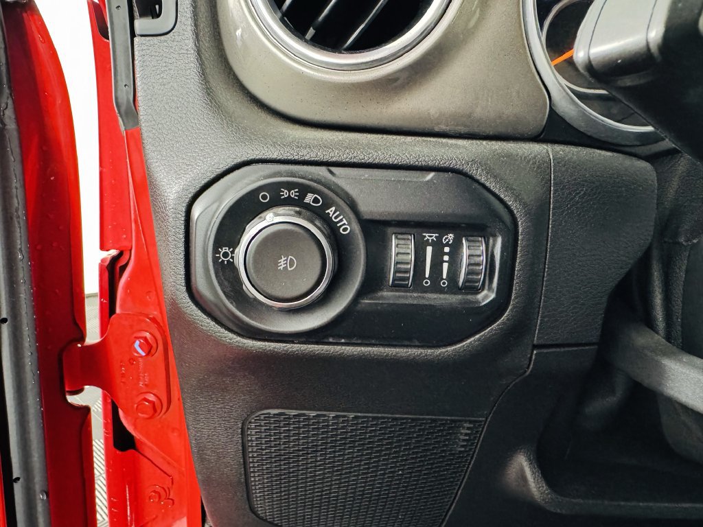 Used 2021 Jeep Wrangler Unlimited Sahara AWD/4WD image 10
