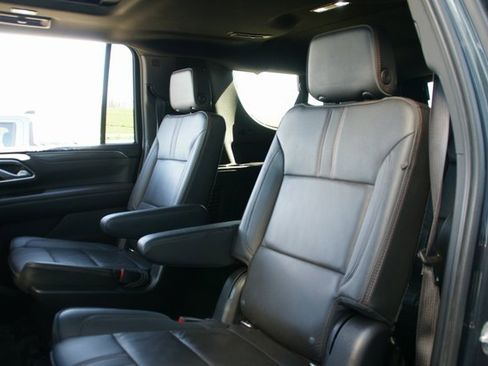 Used 2022 Chevrolet Suburban RST w/ Sport Performance Package image 29