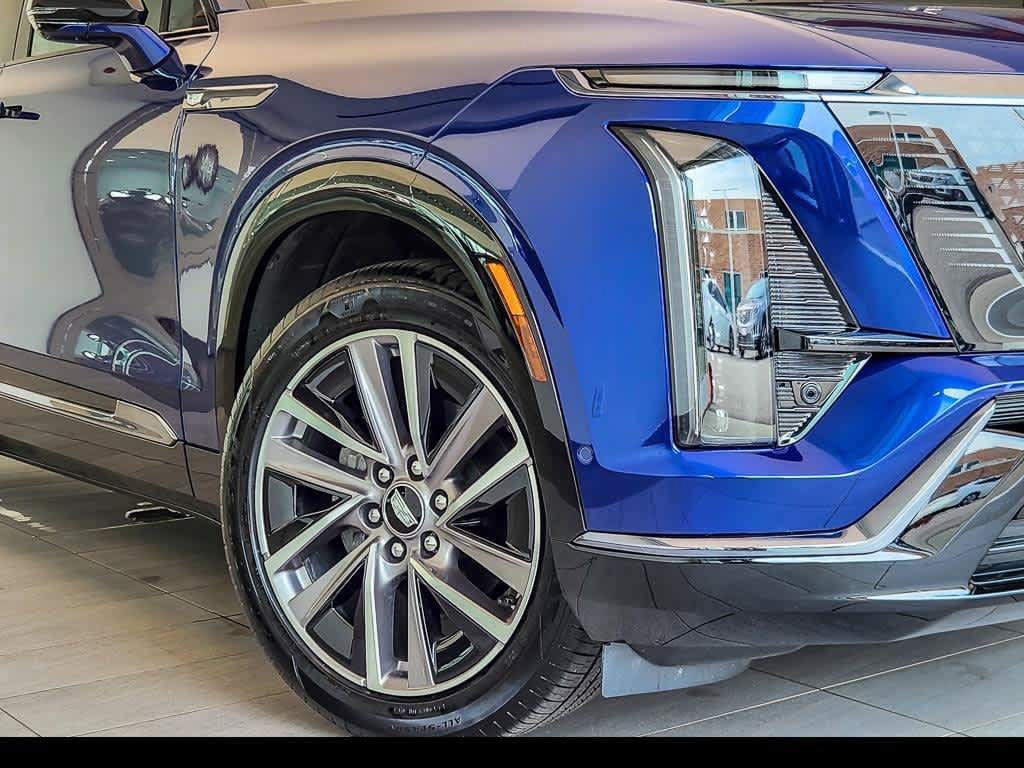 Certified 2026 Cadillac Vistiq Premium Luxury w/ LPO, Floor Liner Package AWD/4WD image 4