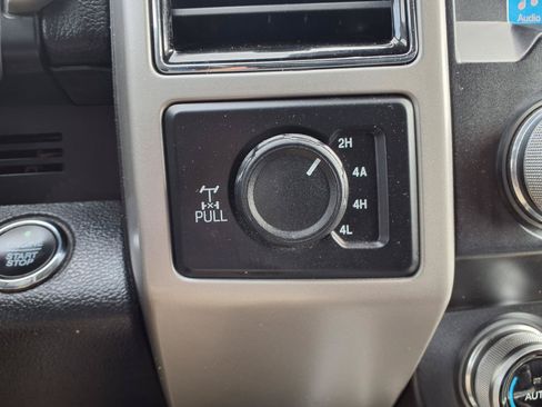 Used 2019 Ford F150 Lariat w/ Equipment Group 502A Luxury AWD/4WD image 9