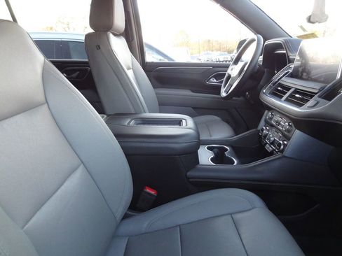 Used 2023 GMC Yukon SLT w/ SLT Luxury Package image 9