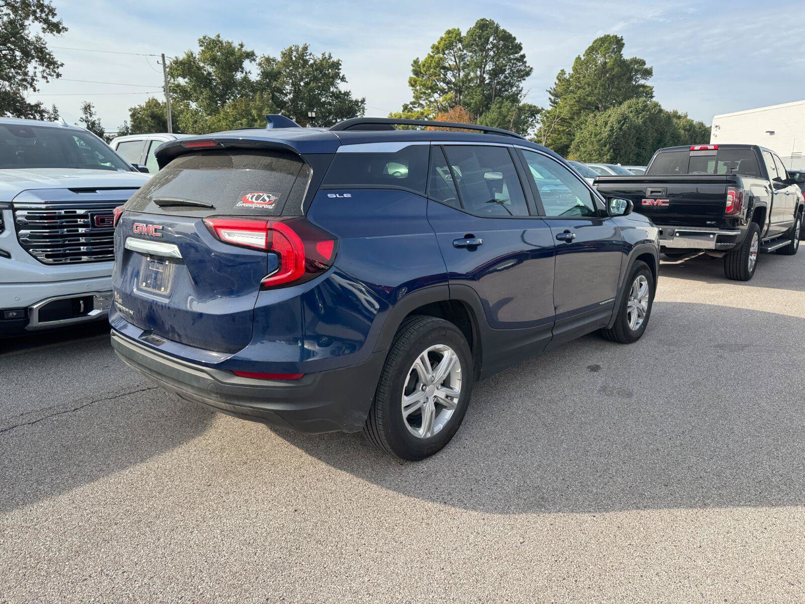 Used 2022 GMC Terrain SLE w/ Driver Convenience Package FWD image 6