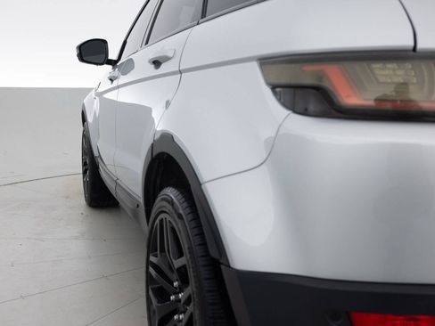 Used 2017 Land Rover Range Rover Evoque SE AWD/4WD image 13