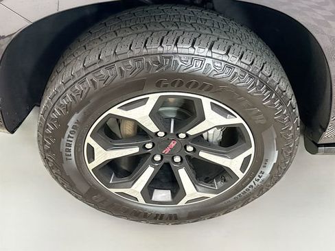 Used 2025 GMC Yukon AT4 w/ AT4 Premium Package image 35