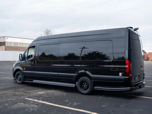 Used 2024 Mercedes-Benz Sprinter 3500 image 11