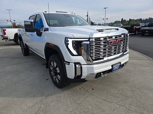 Used 2025 GMC Sierra 3500 Denali w/ Denali Reserve Package image 8