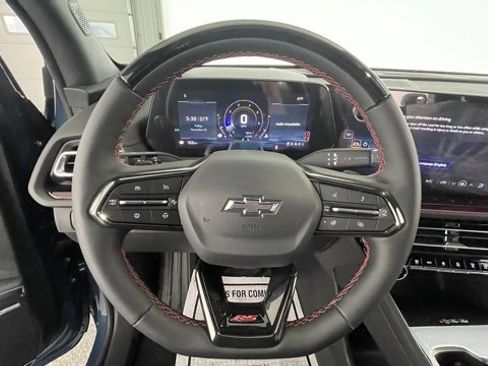 Used 2025 Chevrolet Traverse RS image 37