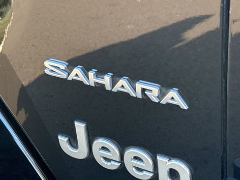 Used 2018 Jeep Wrangler Unlimited Sahara image 37