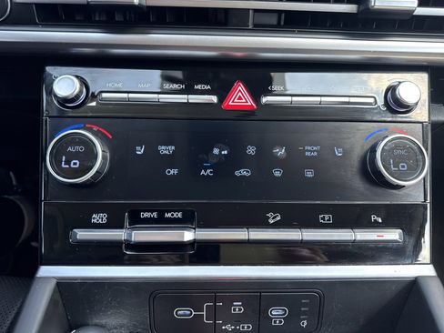 Used 2025 Hyundai Santa Fe SEL FWD image 18