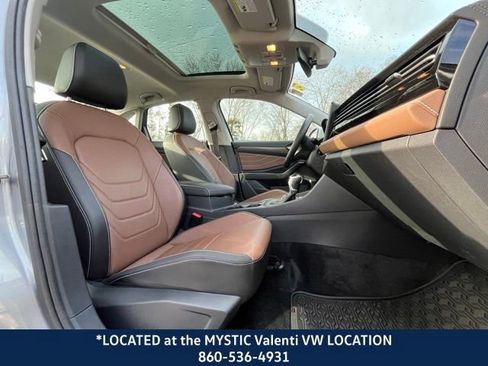 Certified 2025 Volkswagen Jetta SEL image 25