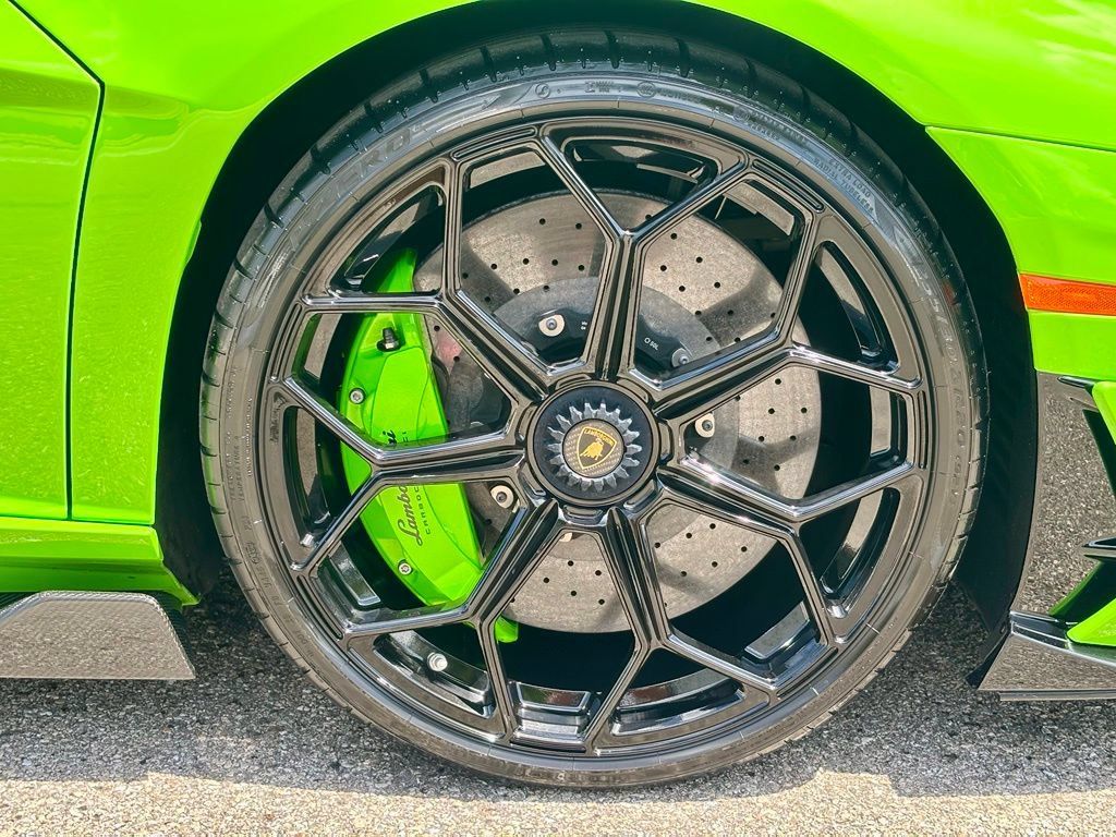 Used 2019 Lamborghini Aventador SVJ AWD/4WD image 18